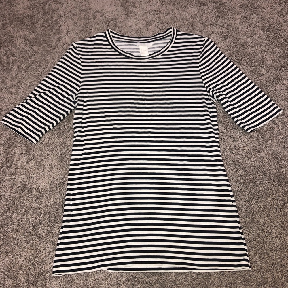 H&M Black and White Stripped T Shirt Size Small